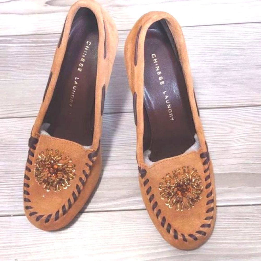 (12-3512)   Chinese Laundry Stone Suede Cammie Pump Sz 8.5